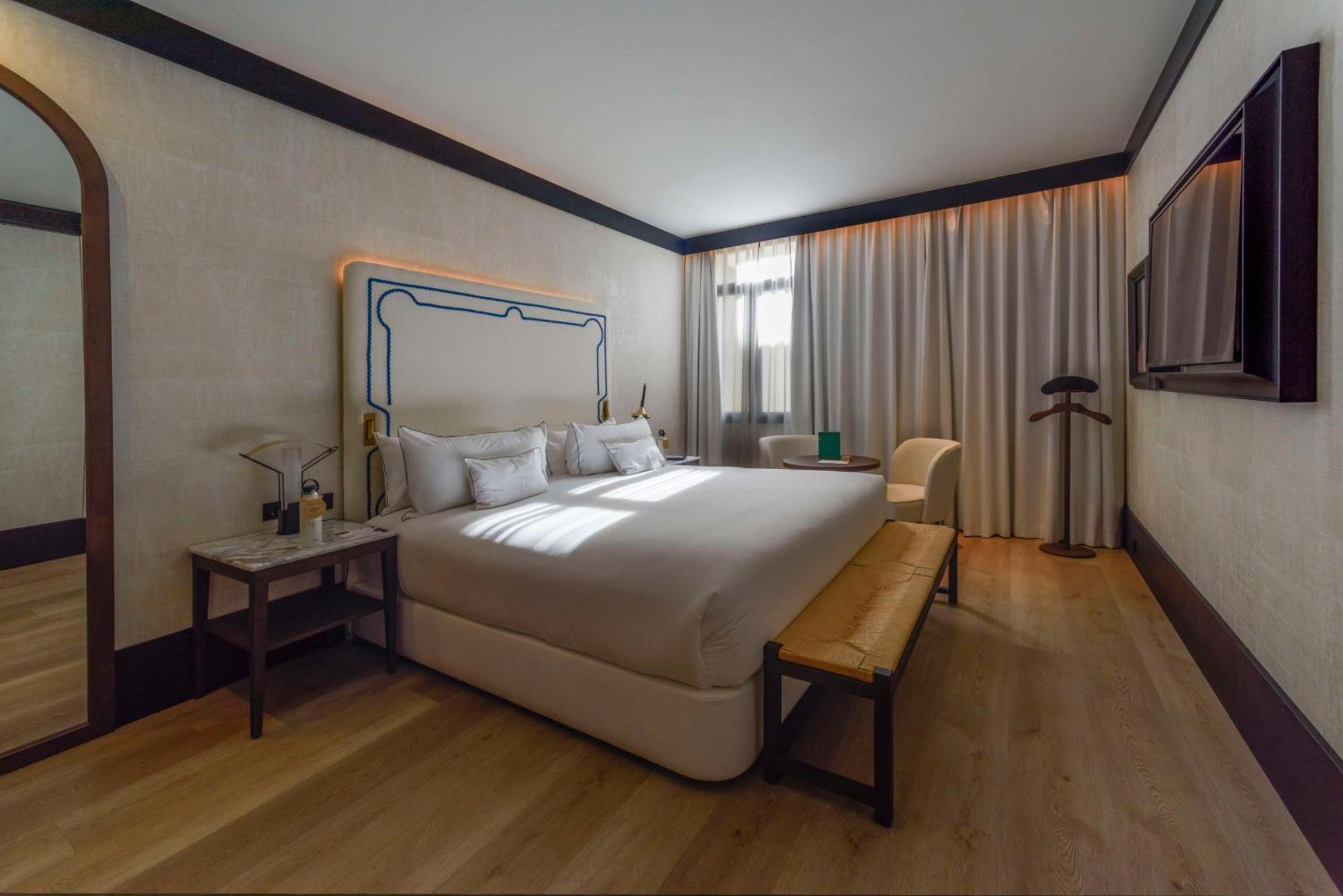 Hotel Montera Madrid, Curio Collection By Hilton Екстер'єр фото
