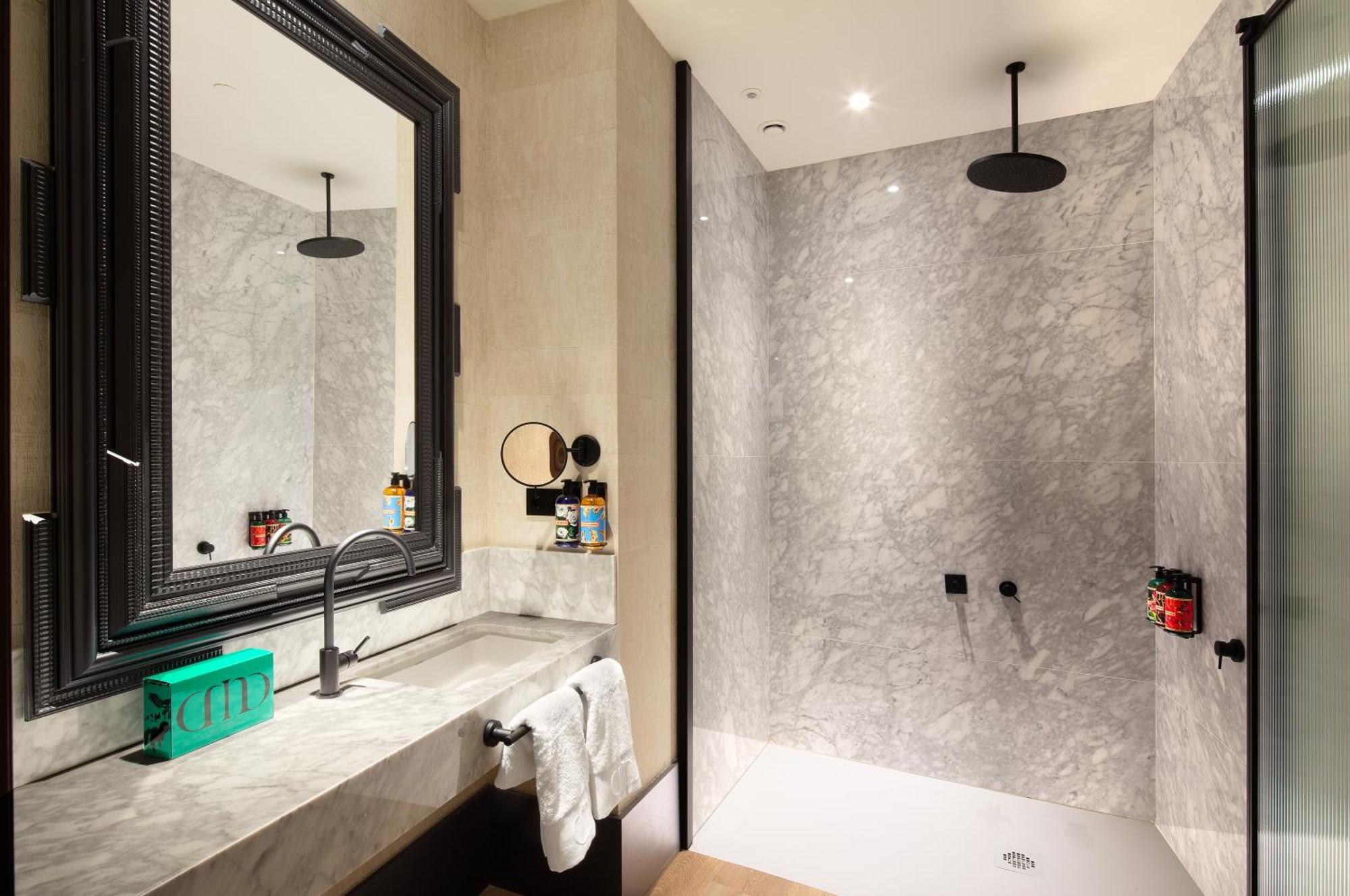 Hotel Montera Madrid, Curio Collection By Hilton Екстер'єр фото